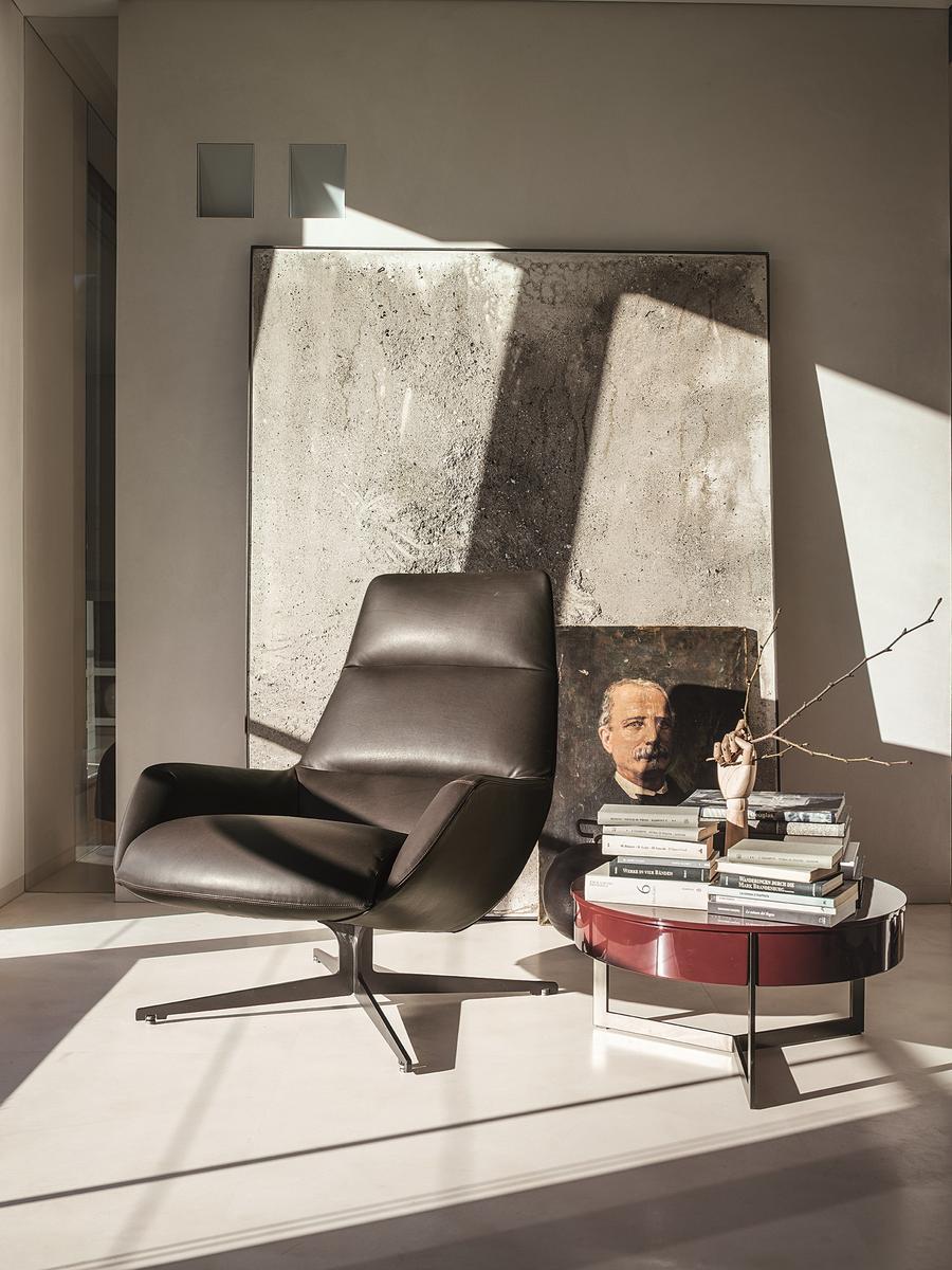 Bergere armchair with 4-spoke base with armrests | Lady Jane by Lema