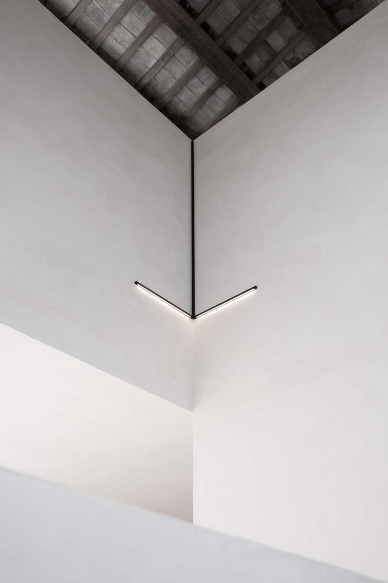 LED indirect light aluminium wall lamp | Y by Karman