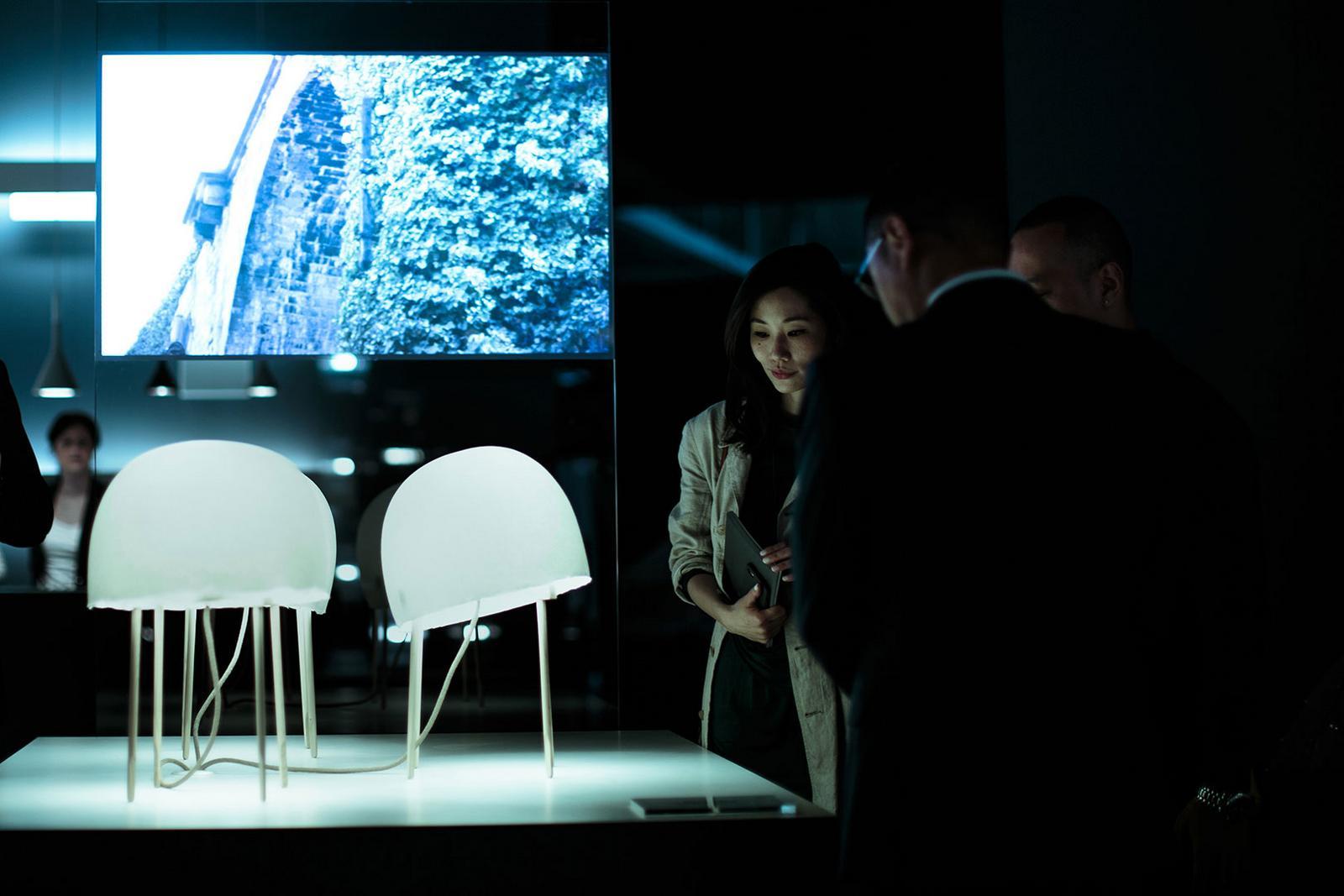 Japanese paper table lamp | Kurage by Foscarini