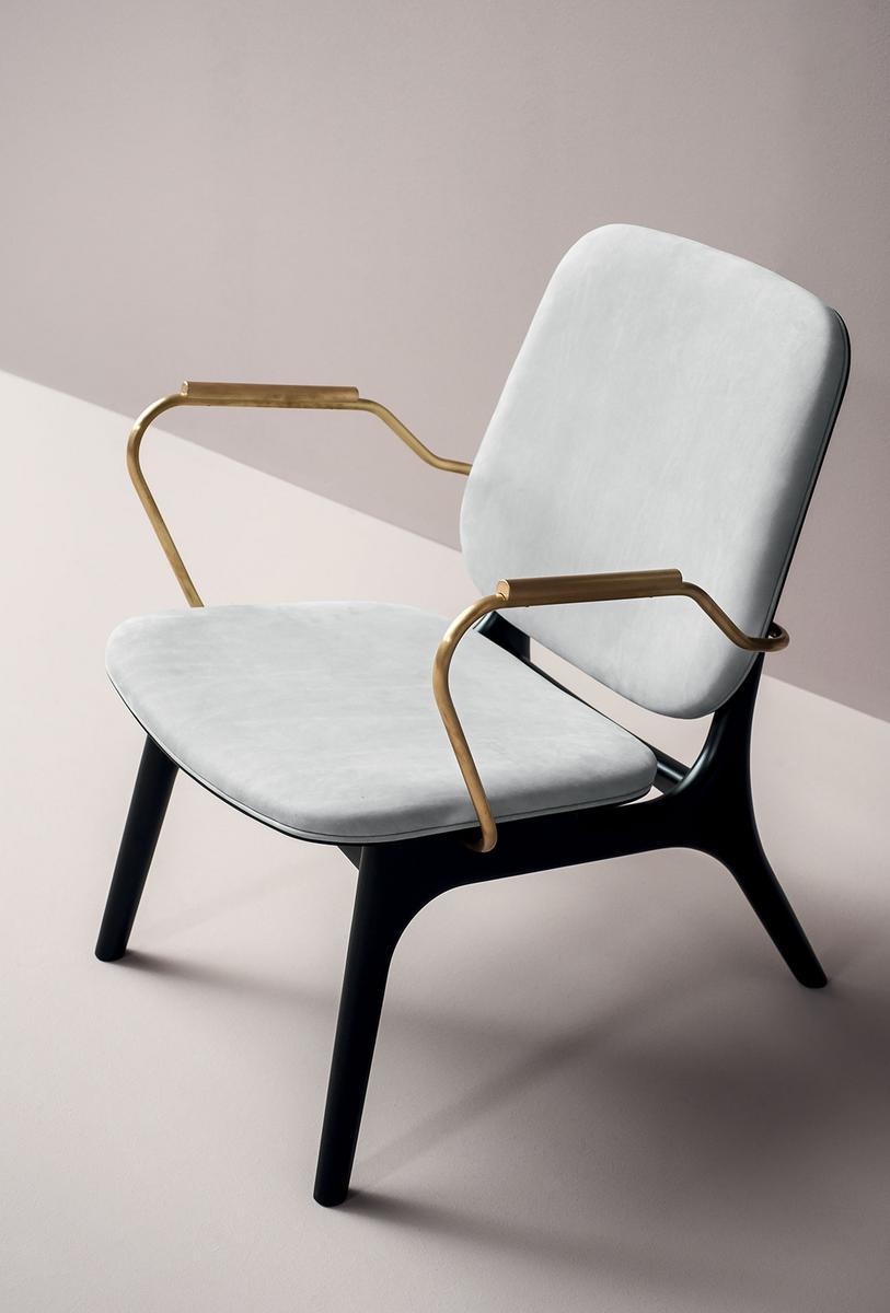 Leather easy chair with armrests |  by Baxter