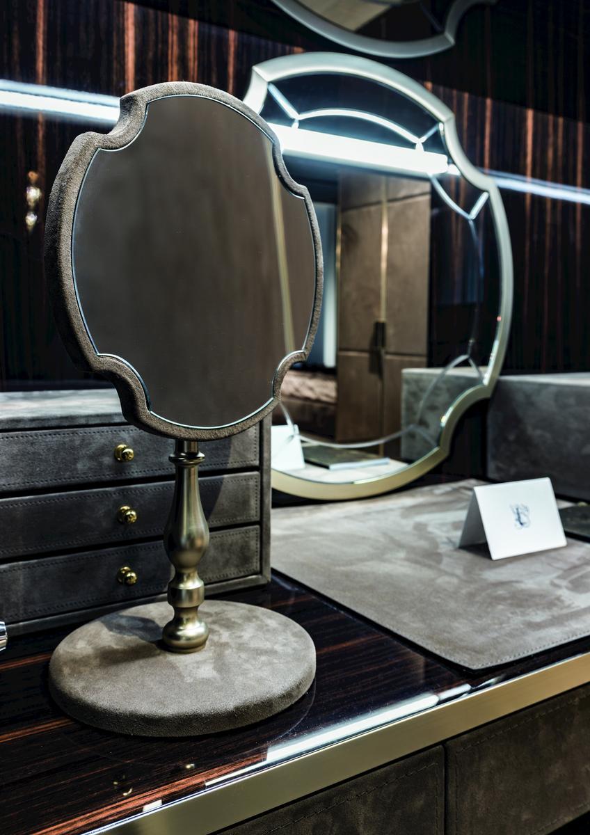 Modular wood walk-in closet | Atelier by Longhi