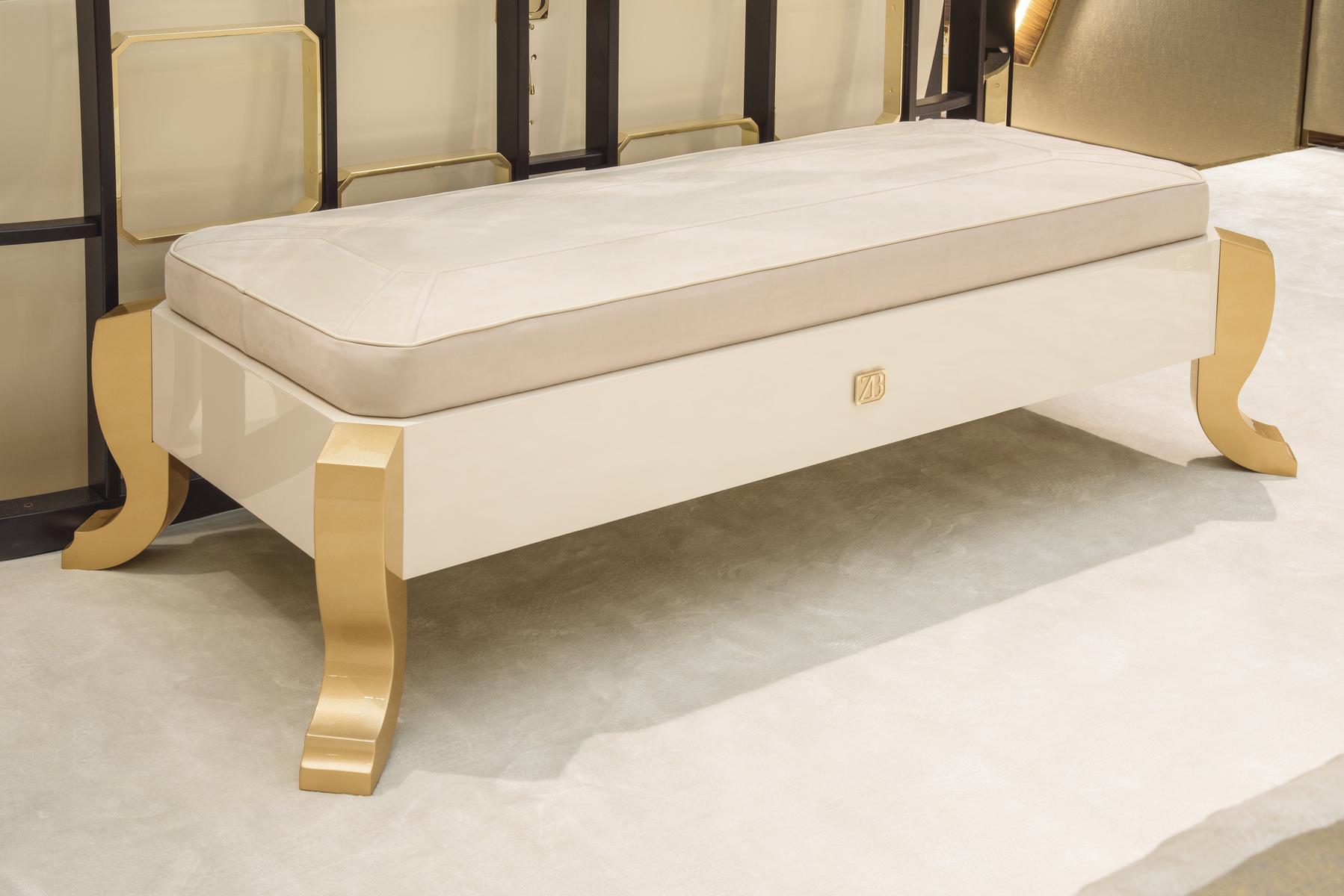 Upholstered leather bench and solid wood base | Hermes by Bruno Zampa