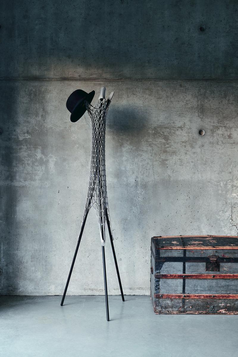 Tanned leather coat stand | Guapa by Midj