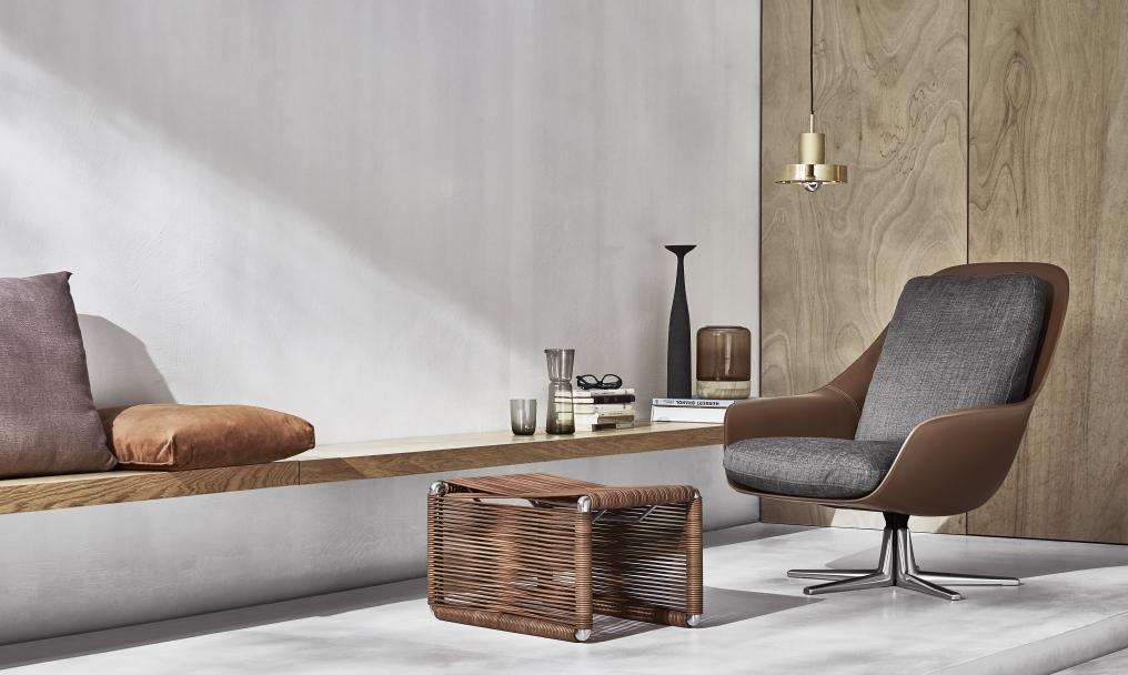 Swivel leather armchair with 5-spoke base with armrests | Sveva by Flexform