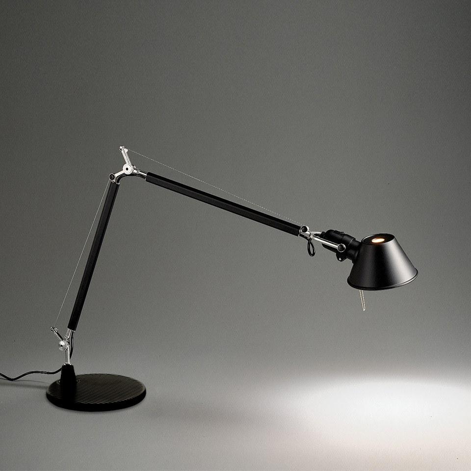 Direct light aluminium table lamp | Tolomeo by Artemide