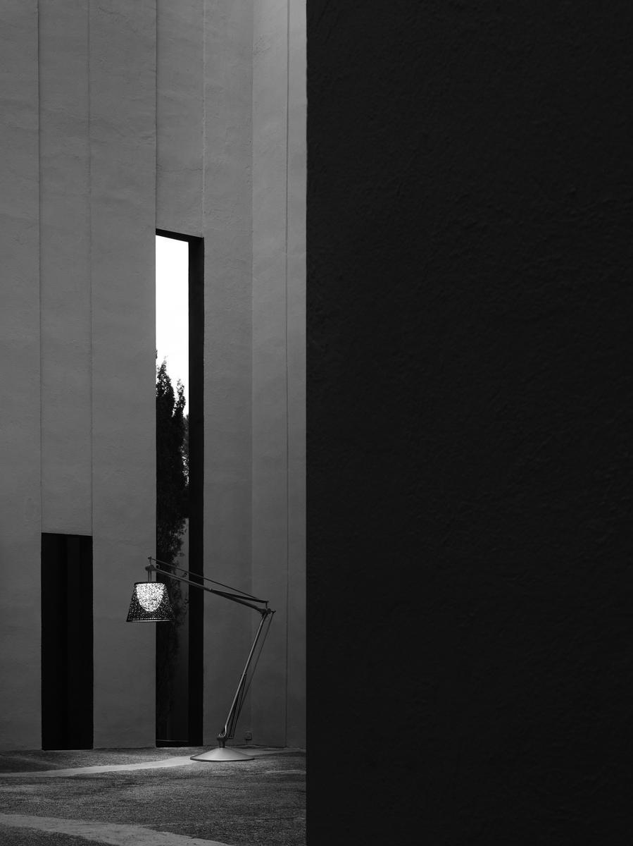 LED adjustable PVC Floor lamp | Superarchimoon Outdoor by Flos