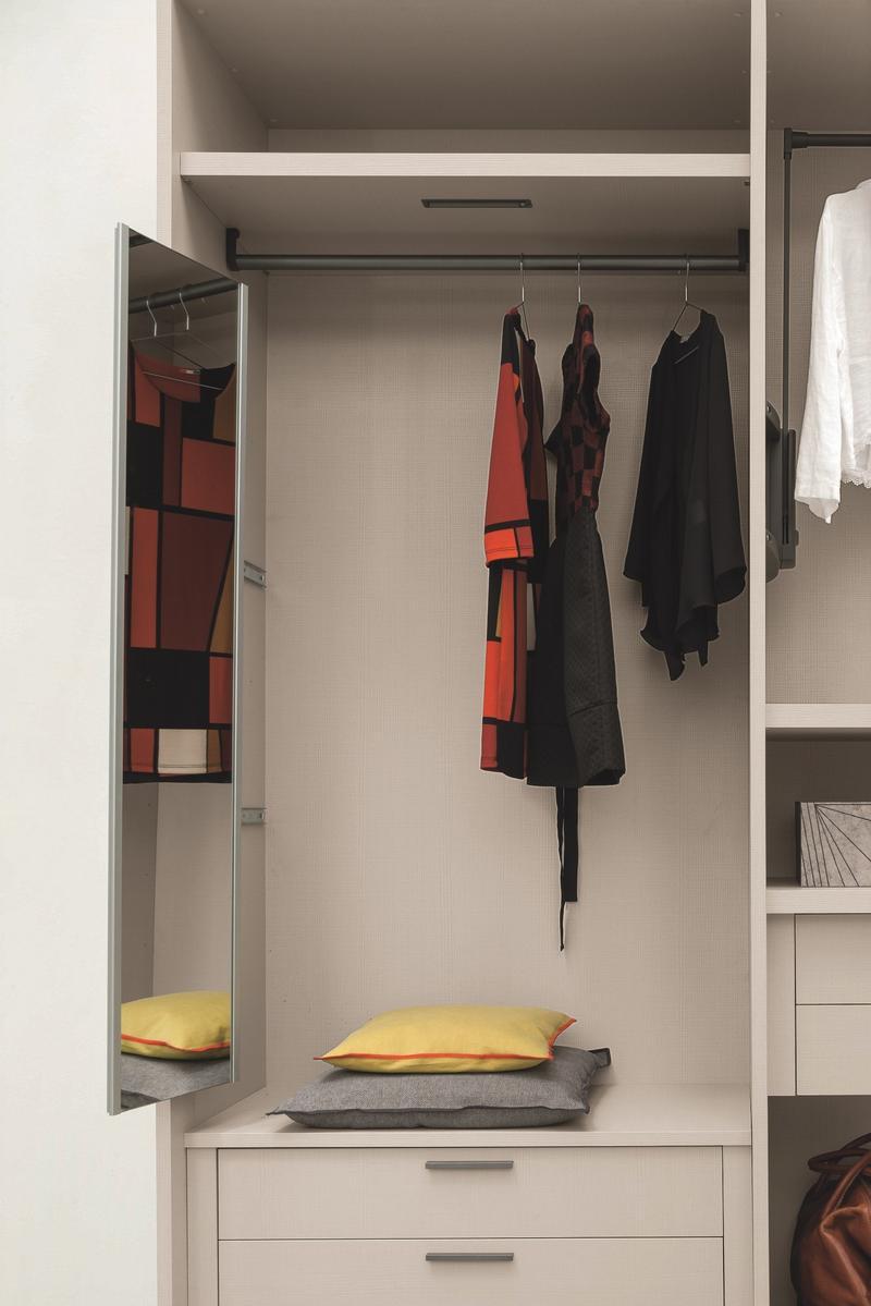 Sectional wooden walk-in wardrobe | Logica by Tomasella