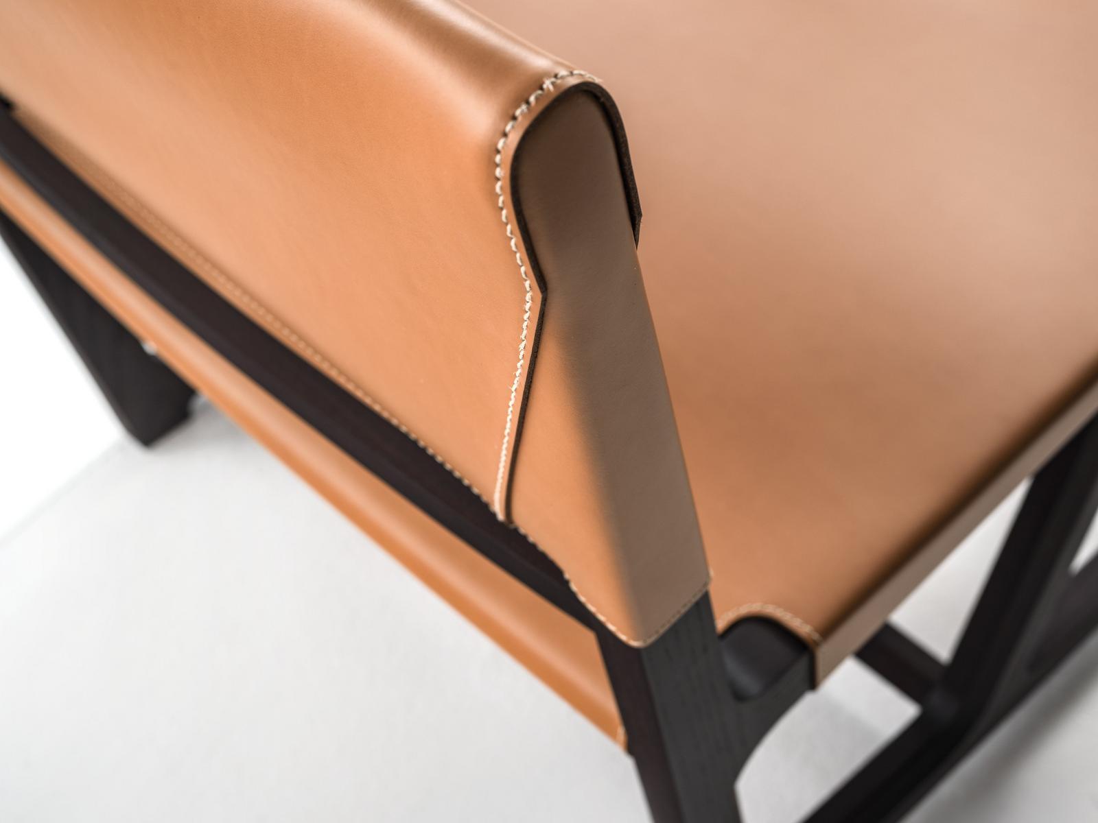 Tanned leather armchair with armrests | Ainda by Frigerio