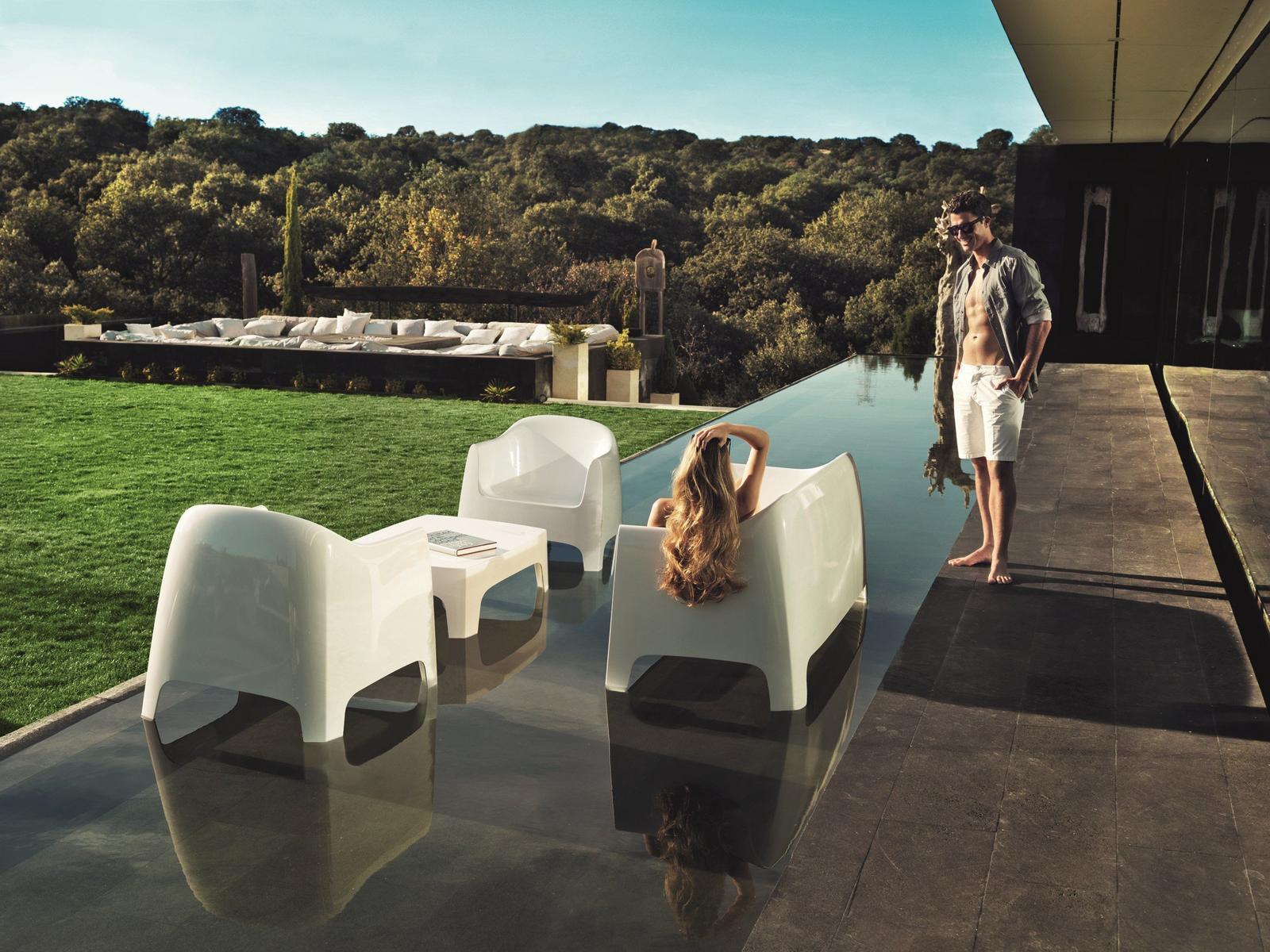 Low rectangular garden side table | Solid by Vondom