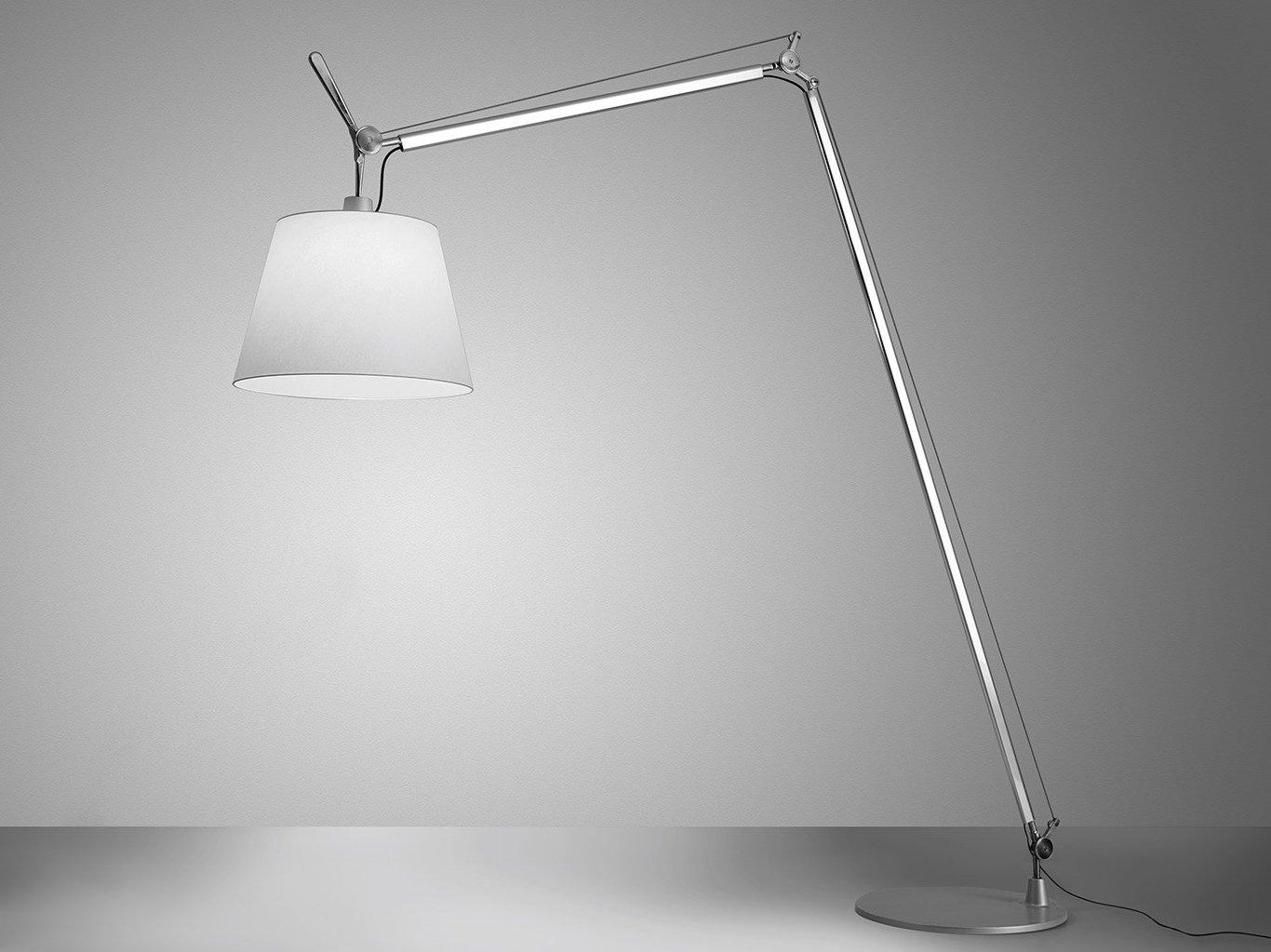 LED direct light floor lamp with swing arm | Tolomeo Maxi by Artemide