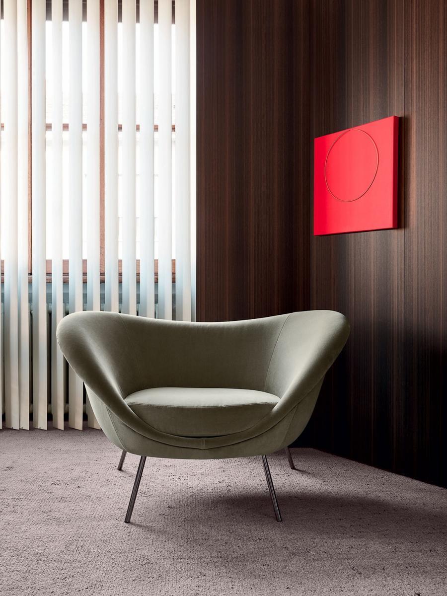 Fabric armchair with armrests | D.154.2 by Molteni