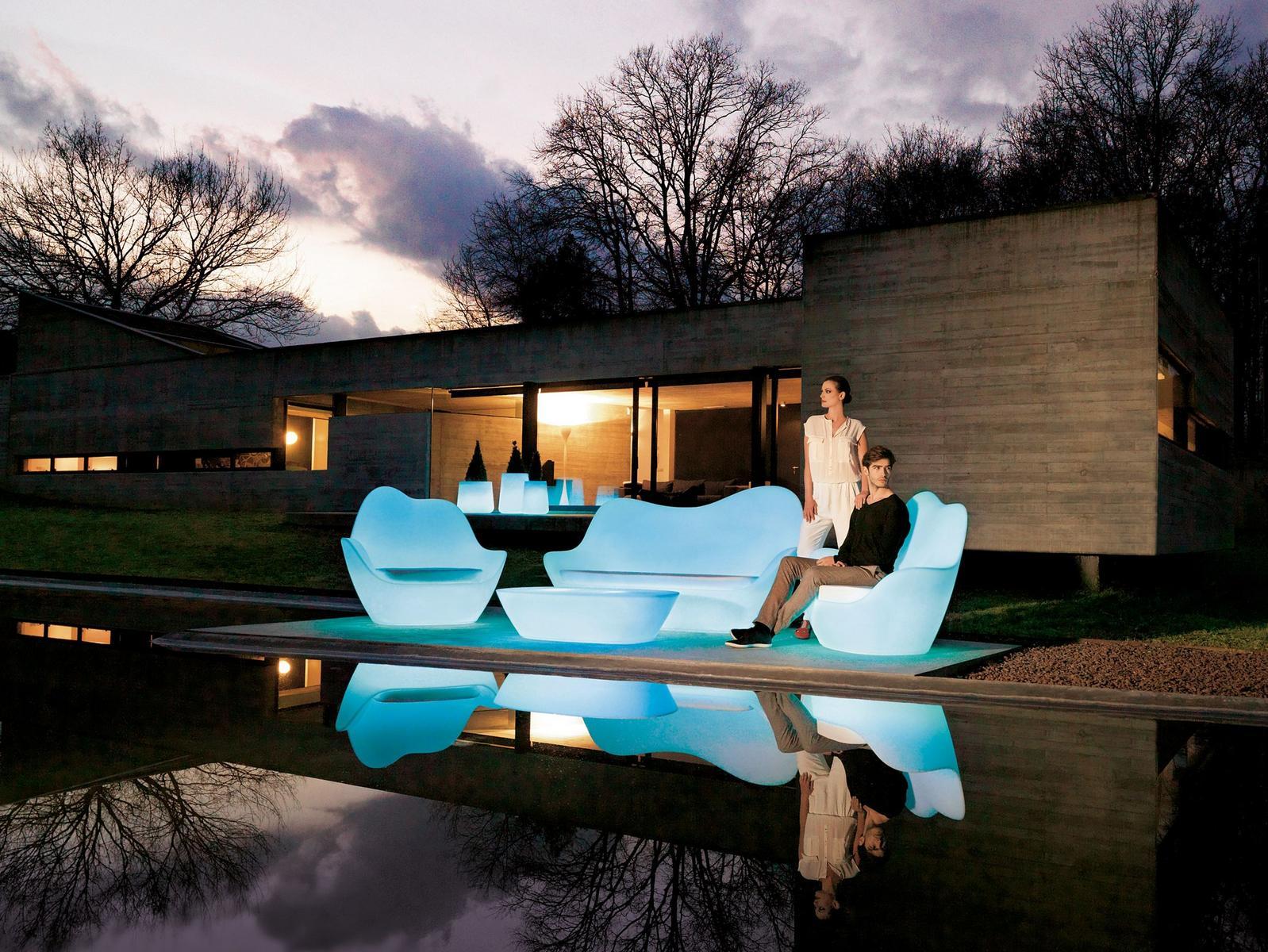 Low garden side table with Built-In Lights | Sabinas by Vondom