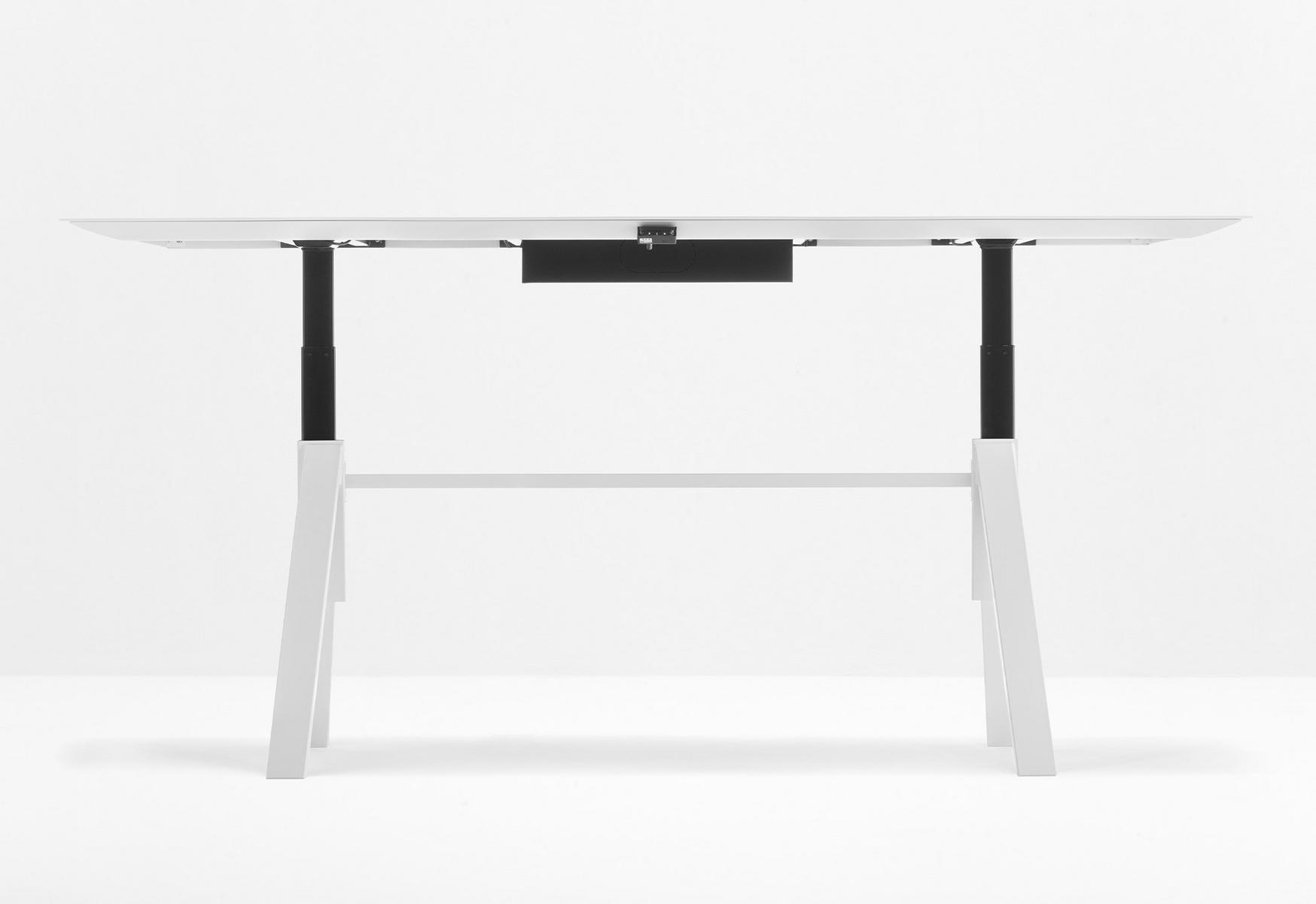 Height-adjustable rectangular office desk | Arki-table Adjustable by Pedrali