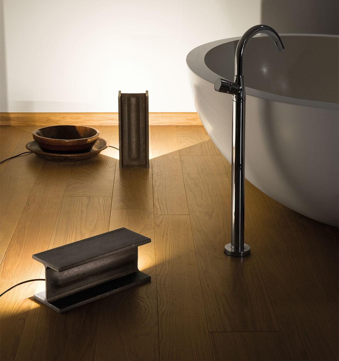 LED direct-indirect light steel floor lamp | Mais Plus Que Cela Je Ne Peux Pas by Nemo