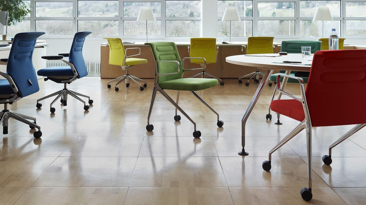 Swivel leather office chair | Ac 5 Studio by Vitra