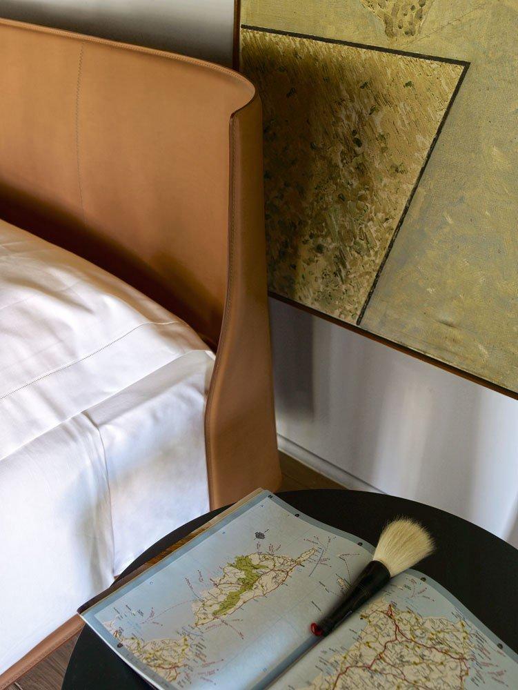 Tanned leather double bed with upholstered headboard | Alys by B&B Italia
