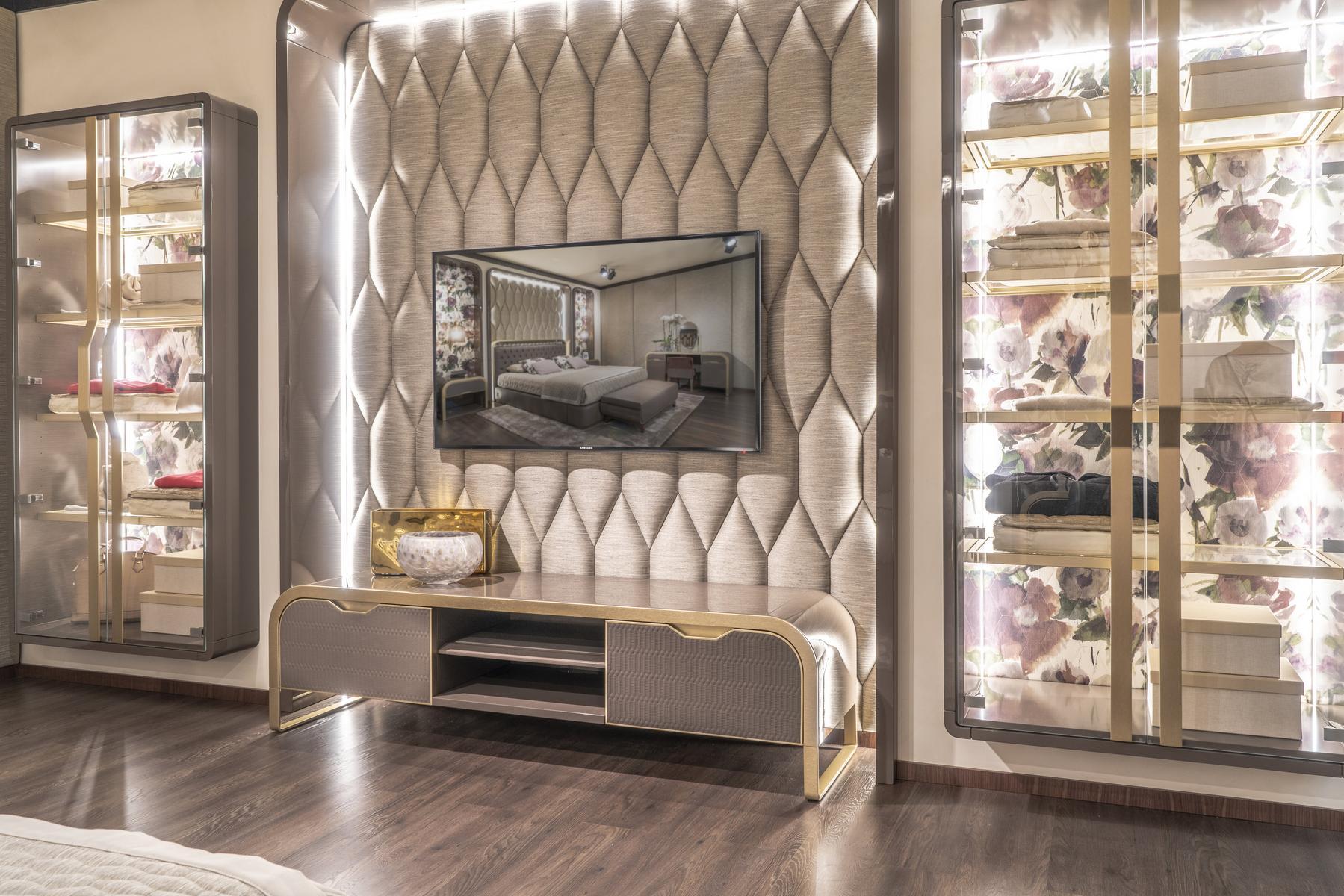 Low TV cabinet with drawers | Fiorile by Bruno Zampa