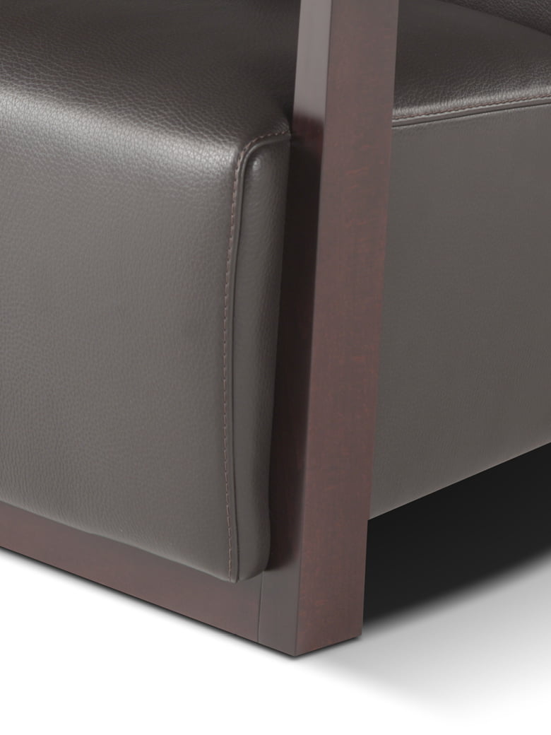 Elegant Grand Hotel armchair, timeless design, highly comfortable, fits any decor, customizable beech wood finishes, simple yet sophisticated lines. | Grand hotel by Calia Italia
