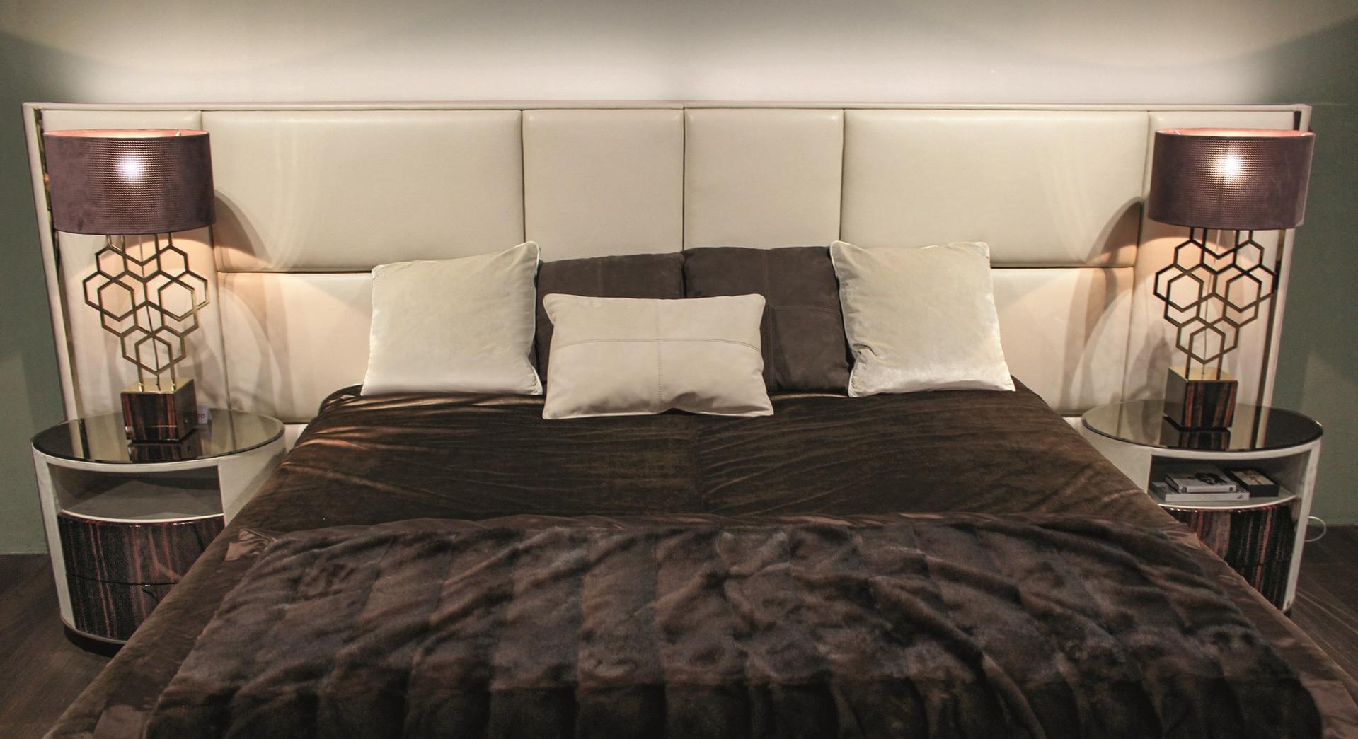 Velvet bed with high headboard | Amy by Longhi