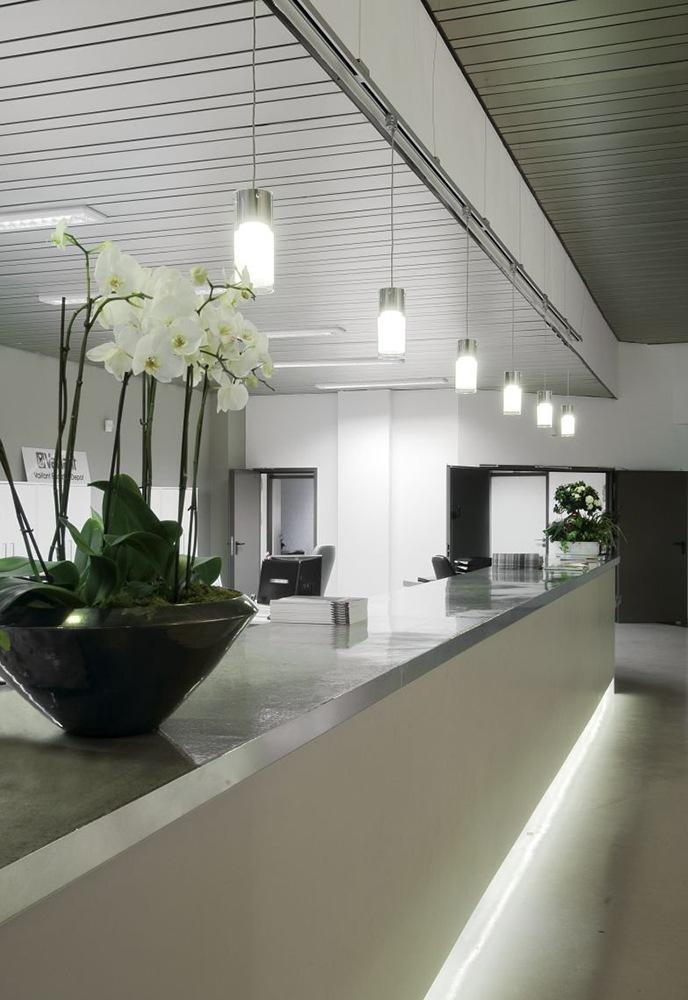 Glass pendant lamp in a contemporary style | Commo by SLV