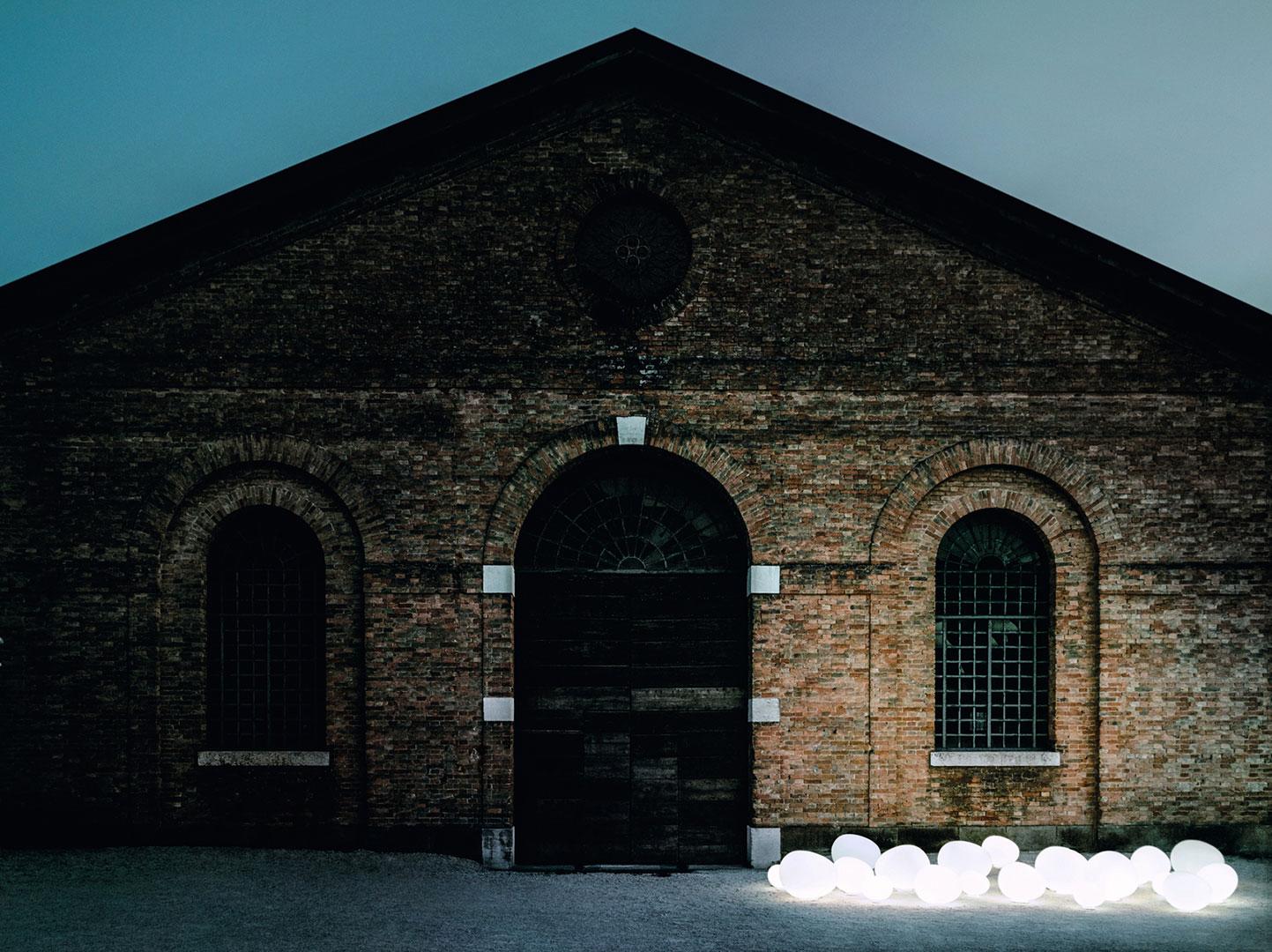 Plastic table lamp | Poly Gregg by Foscarini