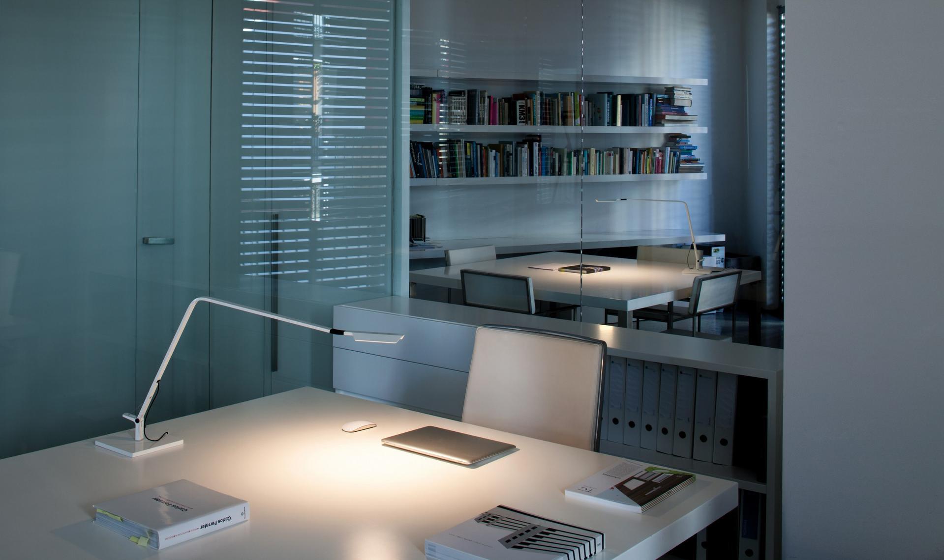 LED adjustable table lamp | Flex by Vibia