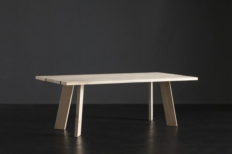 Rectangular solid wood dining table | Kenzo + Street by Altacorte