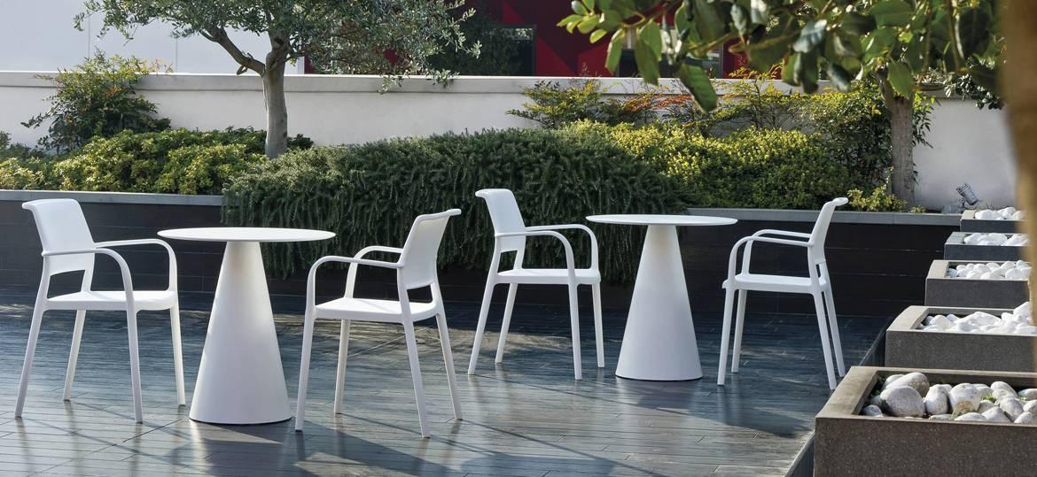 Round polyethylene table | Ikon 865 by Pedrali