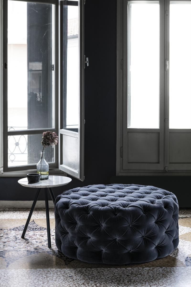 Tufted upholstered round fabric pouf | Selene by Bolzan letti