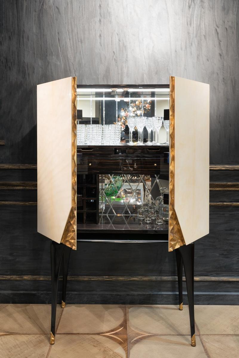 Wood veneer and parchment paper bar cabinet | Martini by Mantellassi 1926