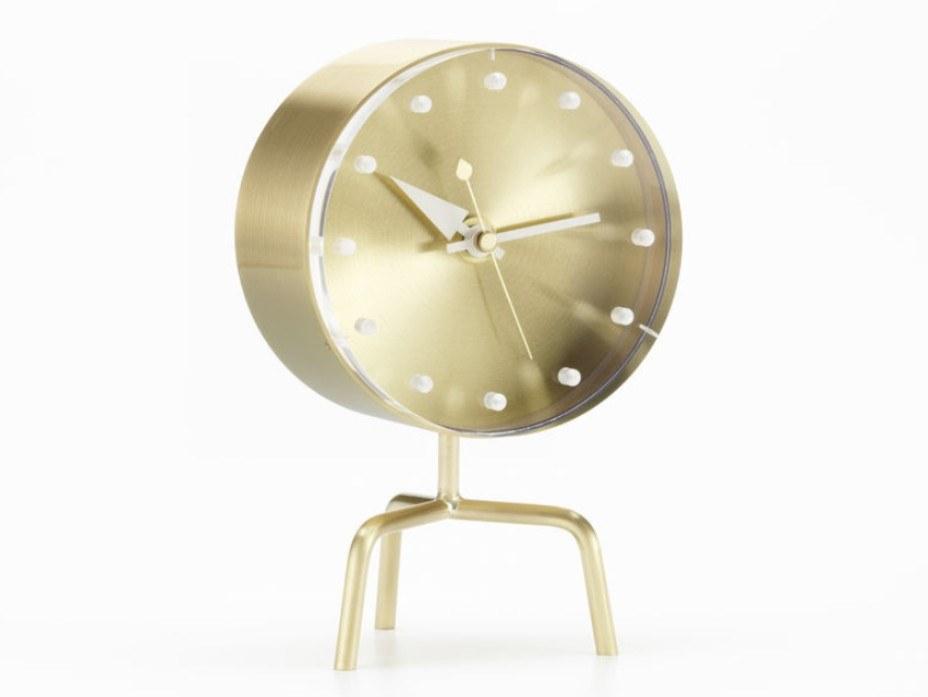 Table-top brass clock | Tripod by Vitra