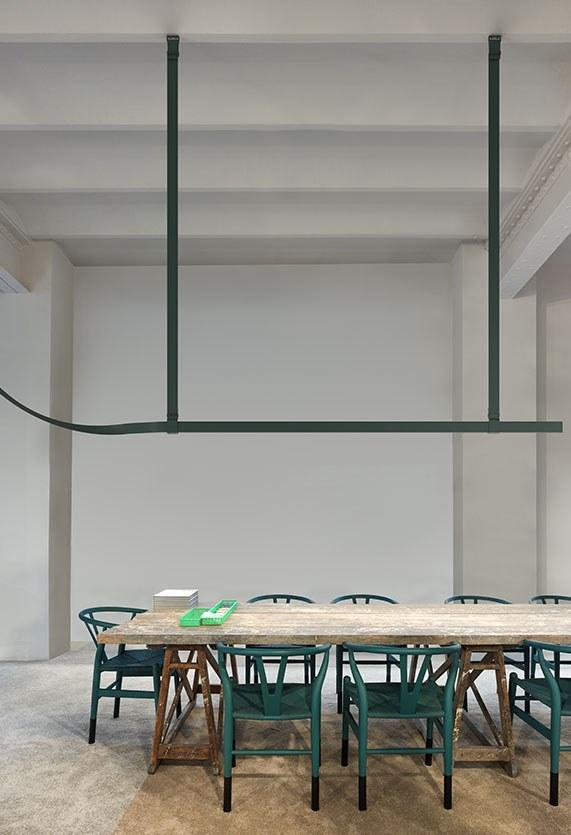 LED tanned leather pendant lamp | Belt by Flos