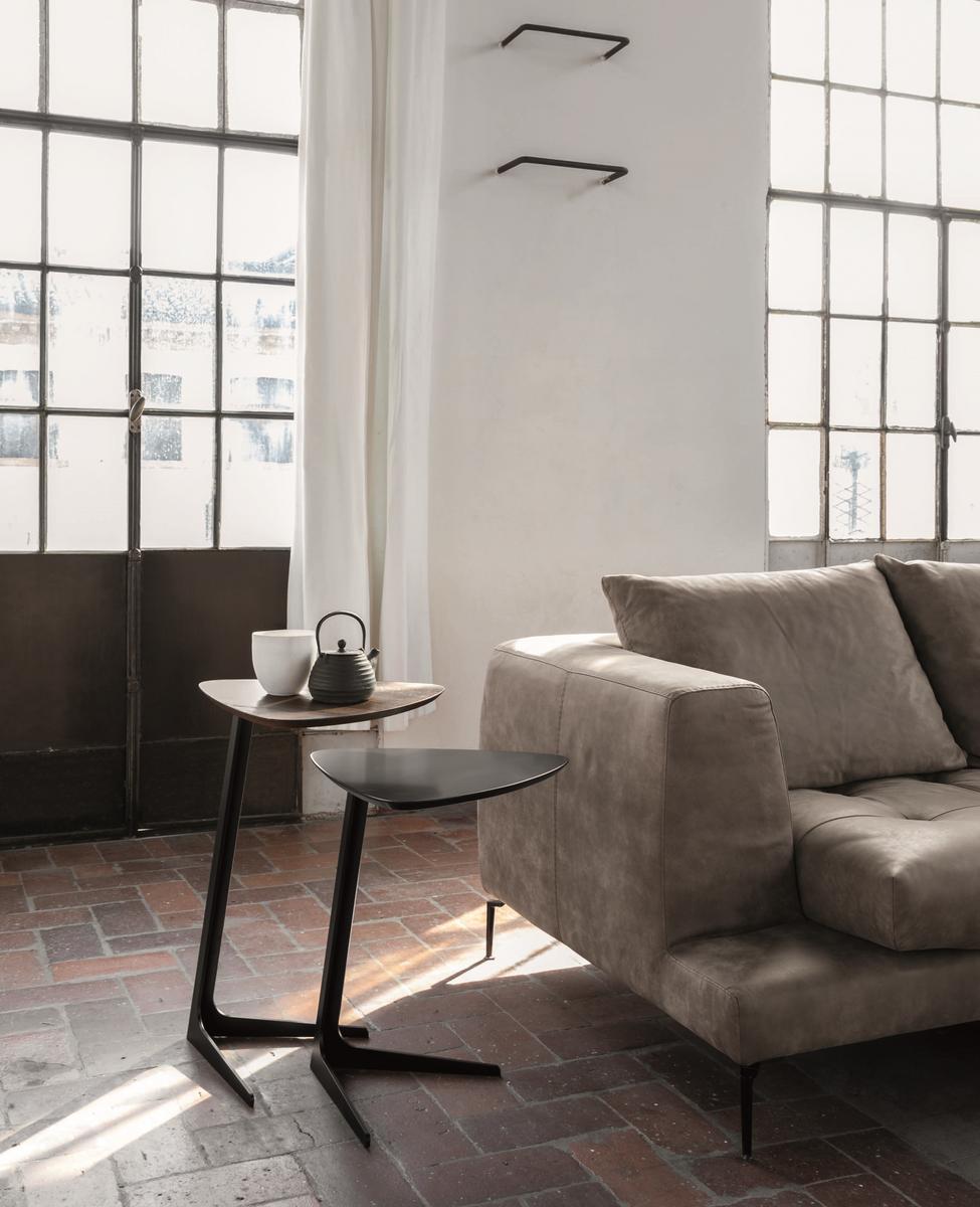 Triangular oak coffee table | Celine by Tonin Casa