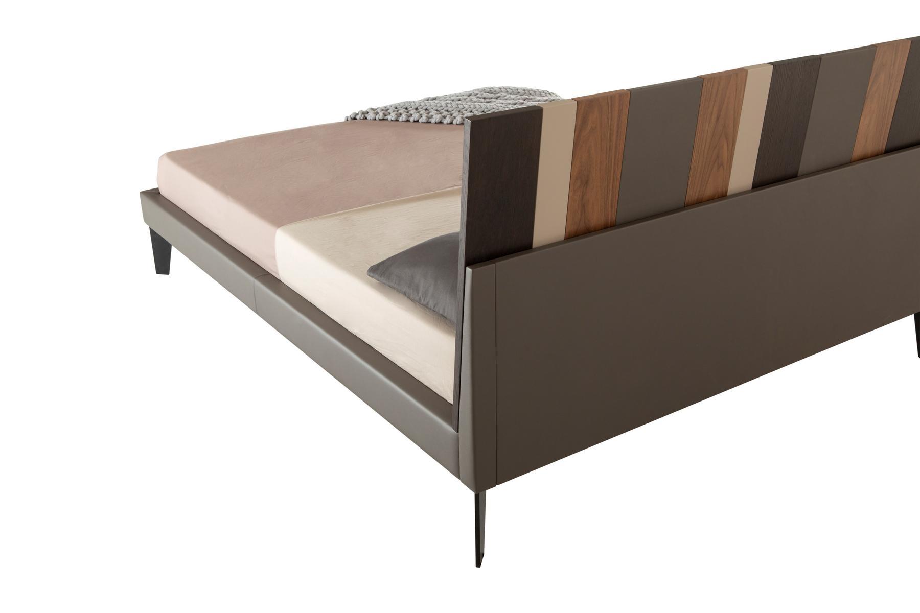 Double bed in solid wood and leather | Random by Tonin Casa