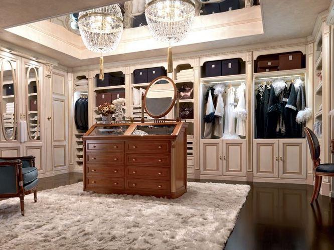 Custom wooden walk-in wardrobe | Romanza by Martini interiors