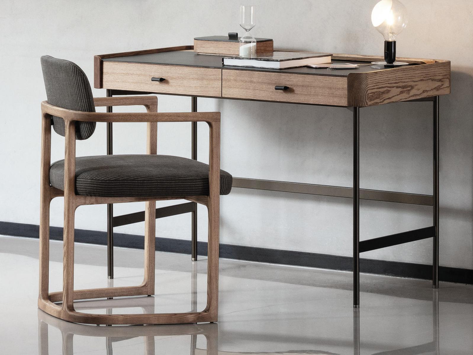 Chair with armrests in ash covered in fabric | Serena by Porada