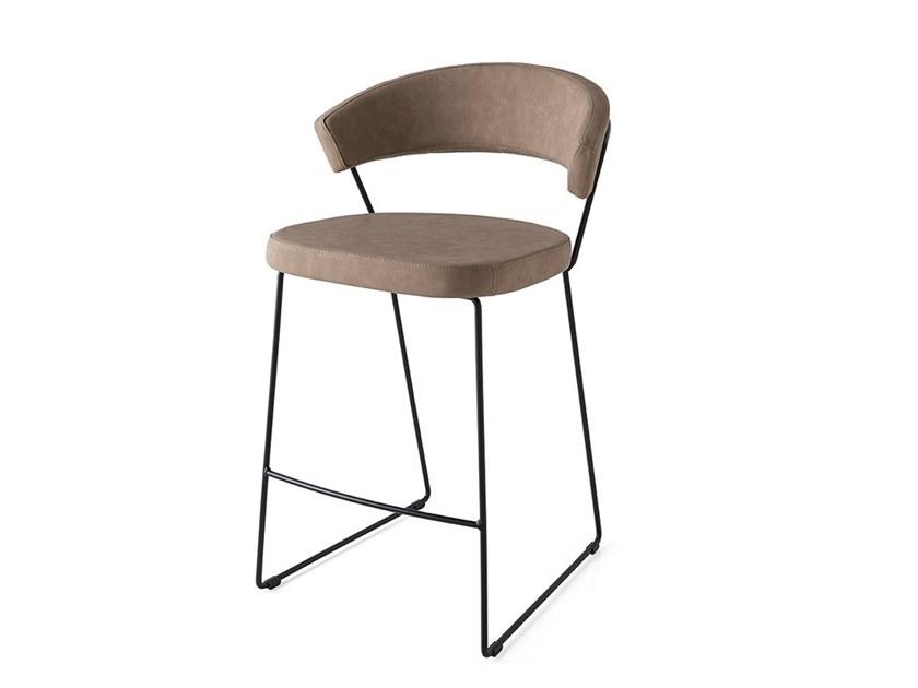 High Imitation leather stool with back | New York by Connubia