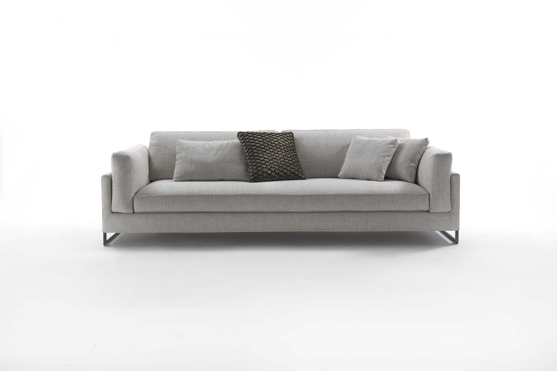 Sled base 4 seater fabric sofa | Davis In by Frigerio