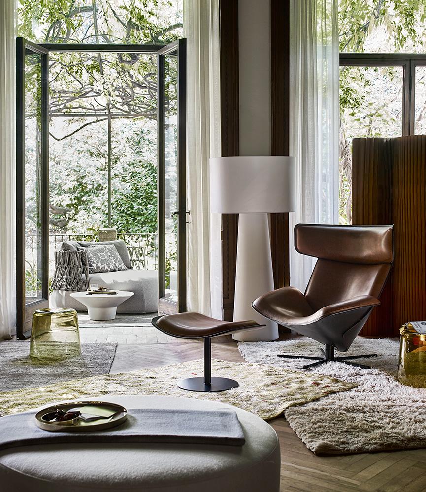 Swivel armchair with 5-spoke base with headrest | Almora by B&B Italia