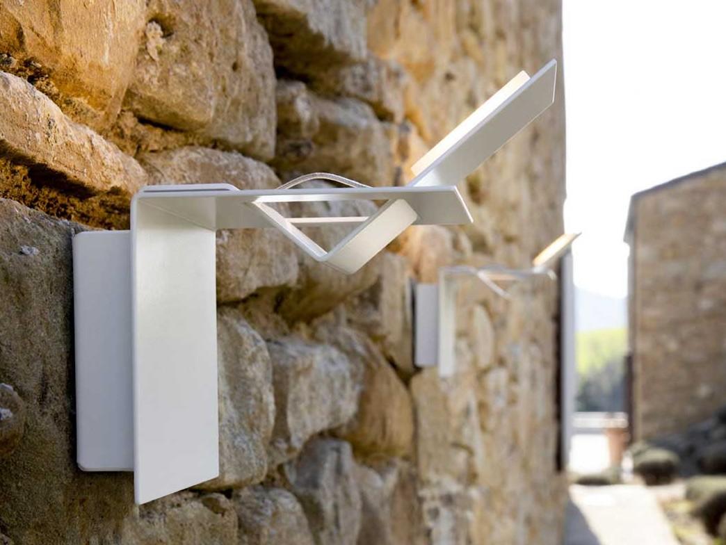 LED indirect light aluminium wall lamp | Lamina by Karman