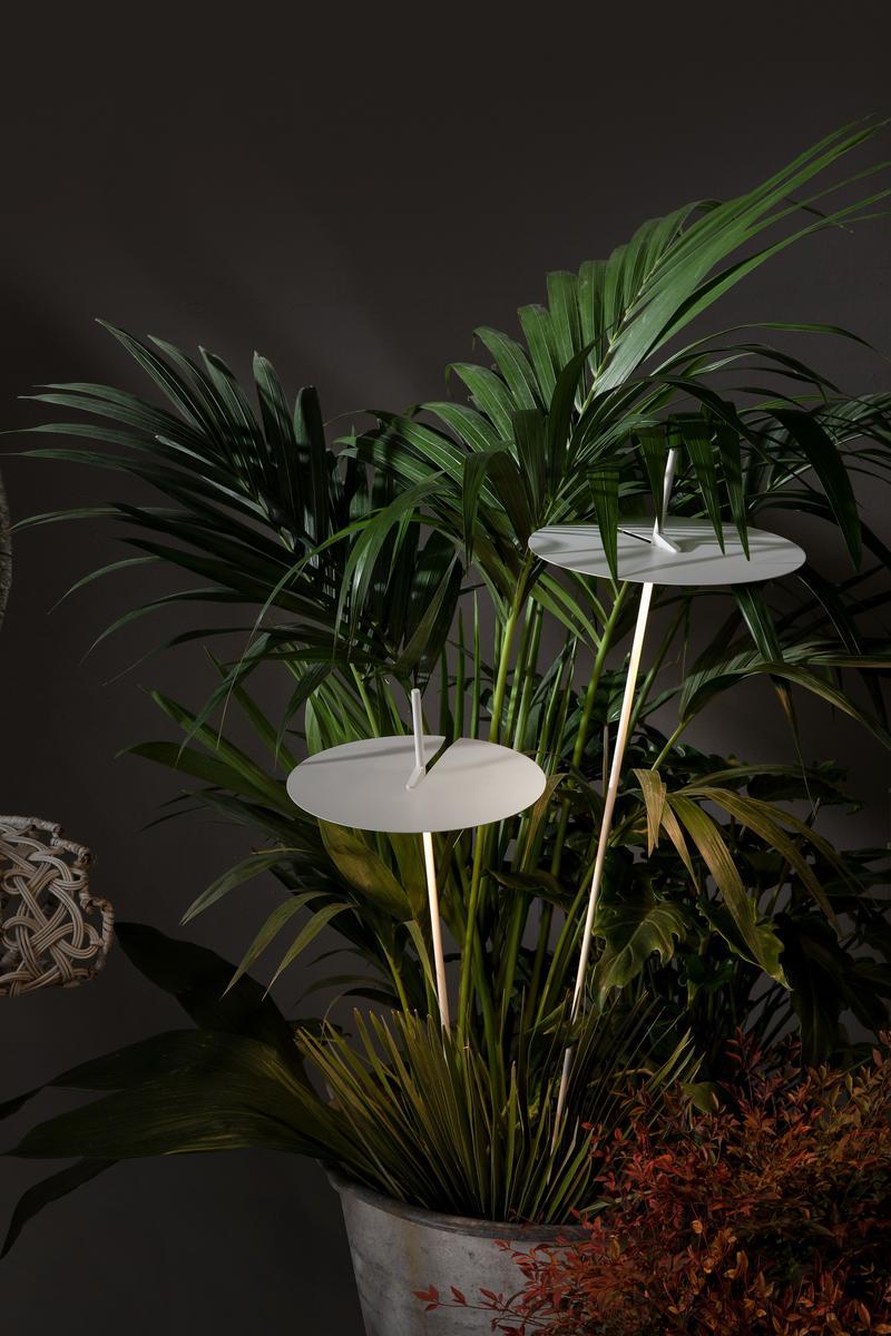 LED aluminium floor lamp | Xana by Karman