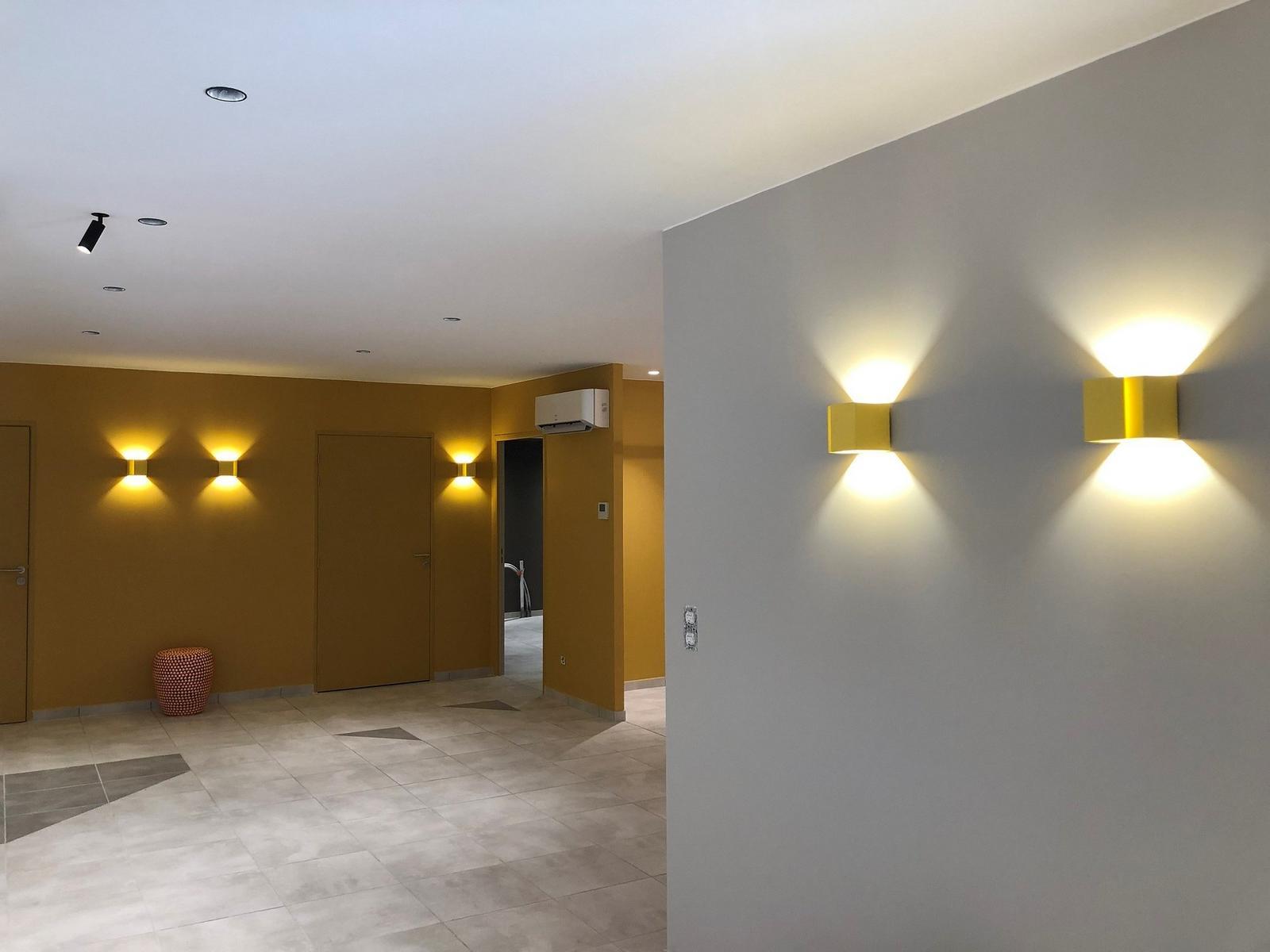 Direct-indirect light aluminium wall light | Ding by Dark