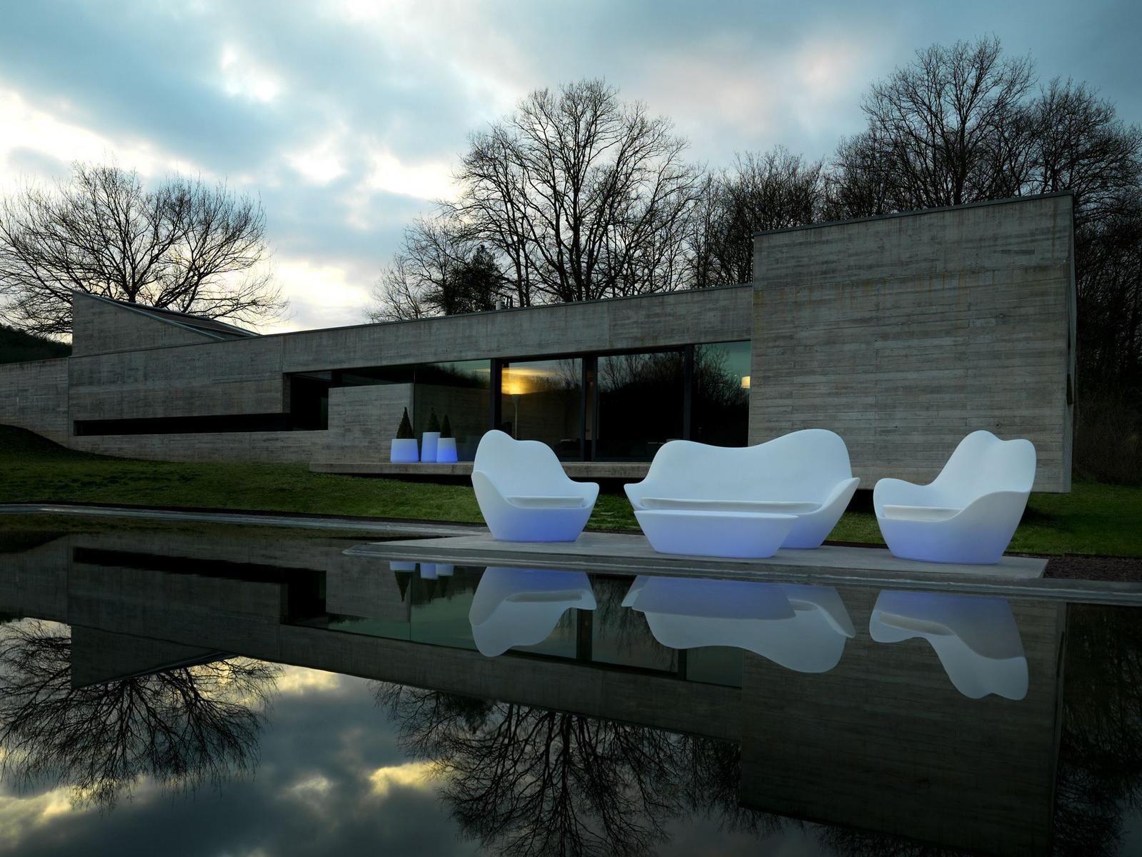 Low garden side table with Built-In Lights | Sabinas by Vondom