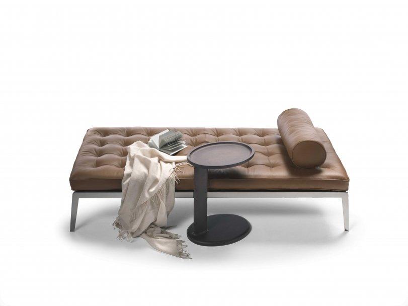 Tufted leather day bed | Magi by Flexform