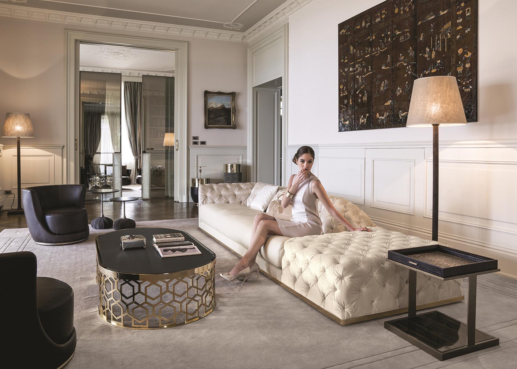 Square leather coffee table | Louis by Longhi