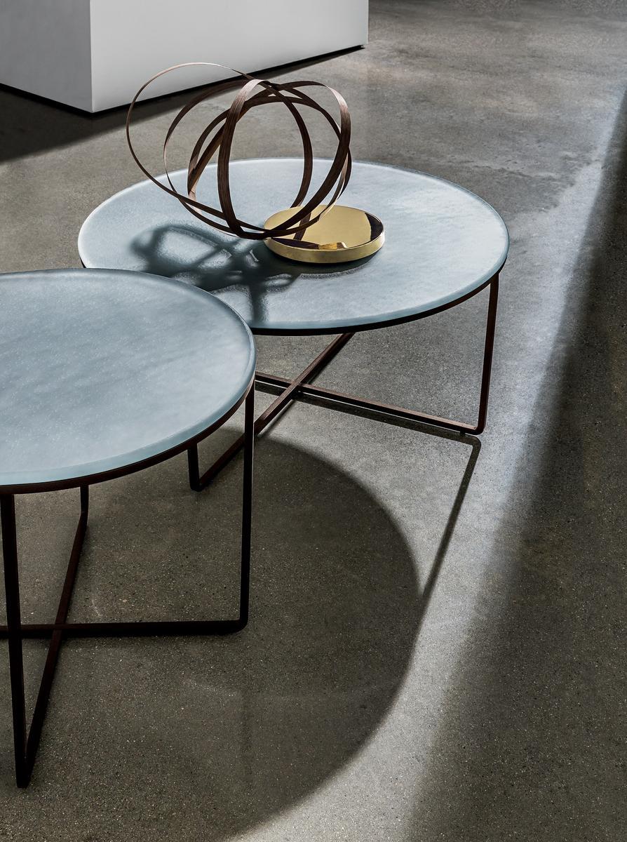 Round glass coffee table | Piktor by Sovet
