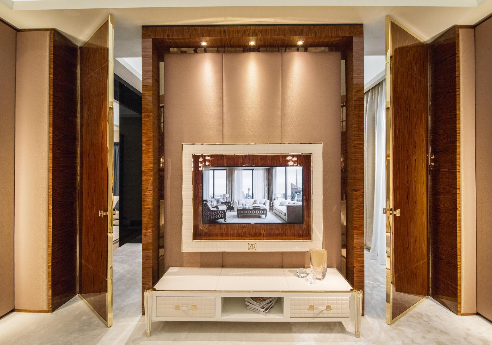 Wall-mounted TV cabinet in ebony and leather | Remington by Bruno Zampa