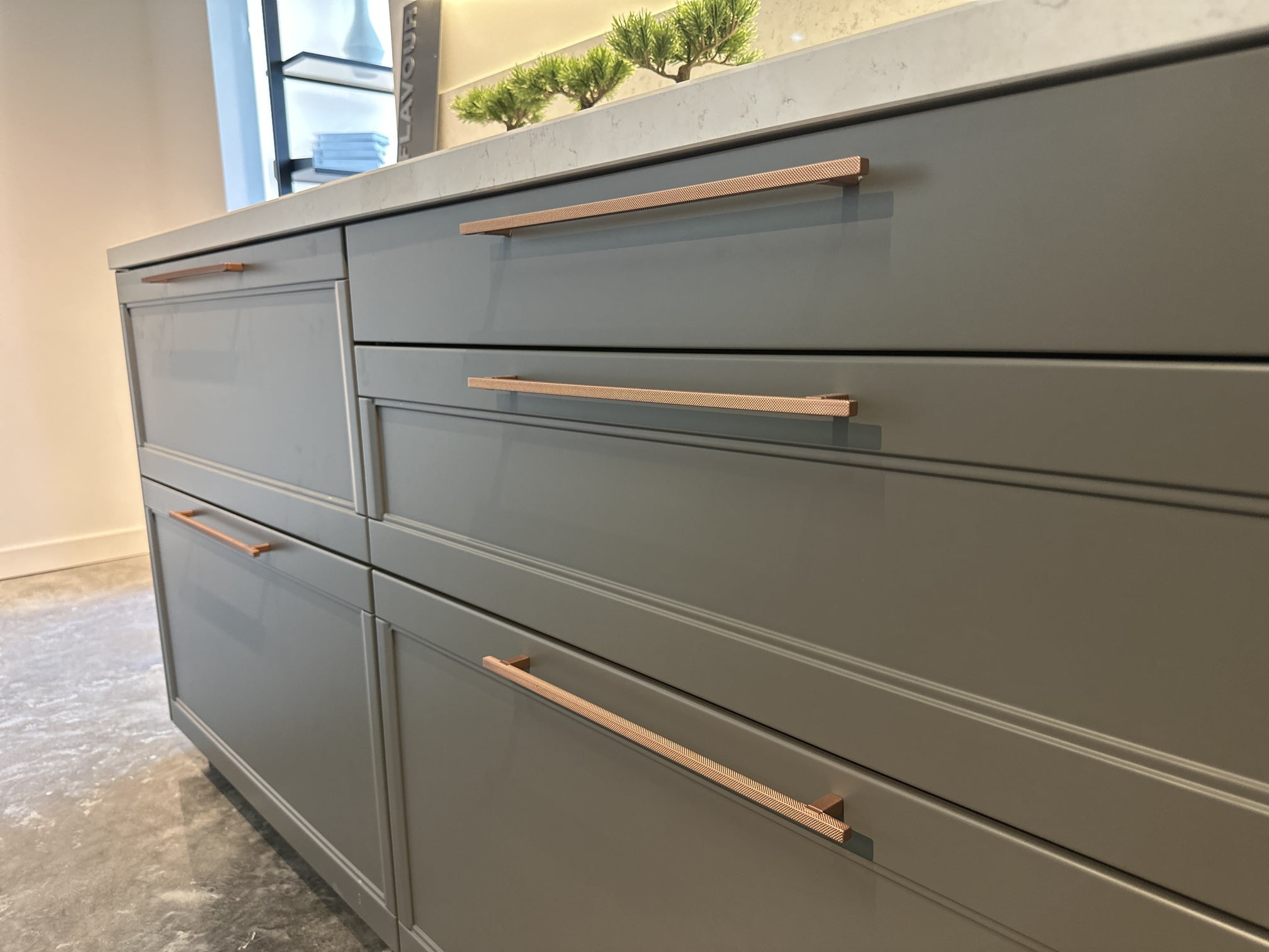 Kitchen with handles Lube Cucine Flavour