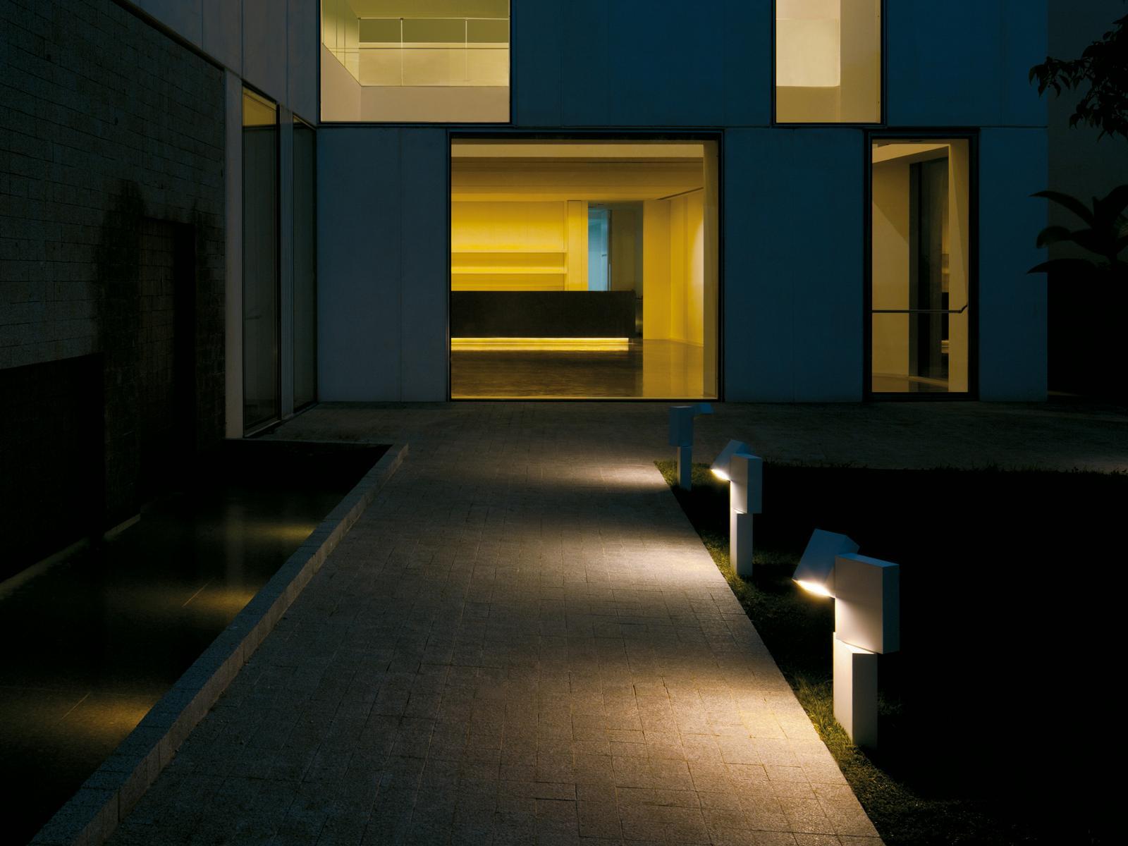Metal bollard light | Boxes by Vibia