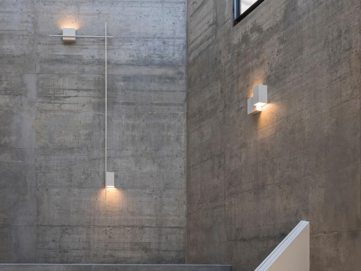 LED direct-indirect light aluminium wall light | Structural by Vibia
